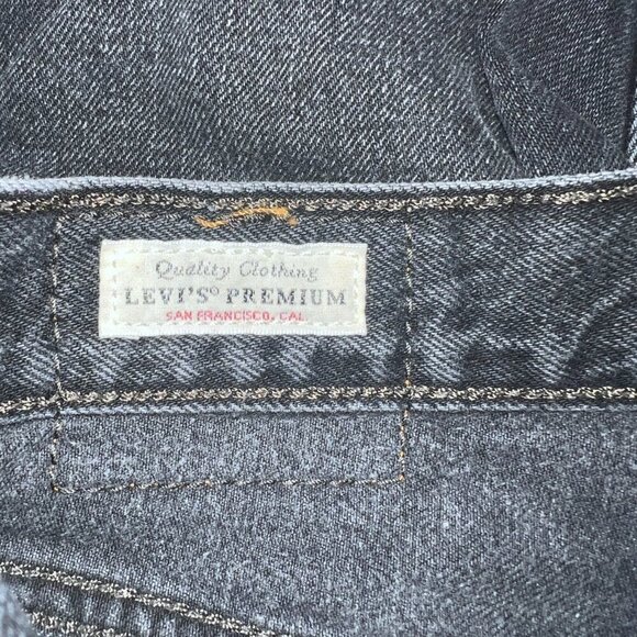 Levi's Women 501 Straight Leg Jeans - Picture 6 of 9